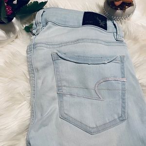 Mid waisted American eagle jeans
